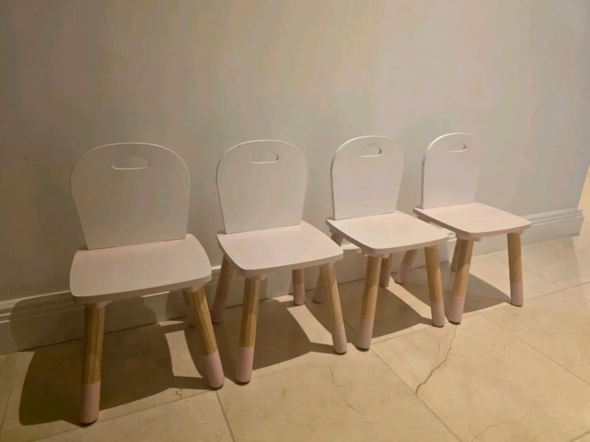 Kids table and 4 chairs - Image 4