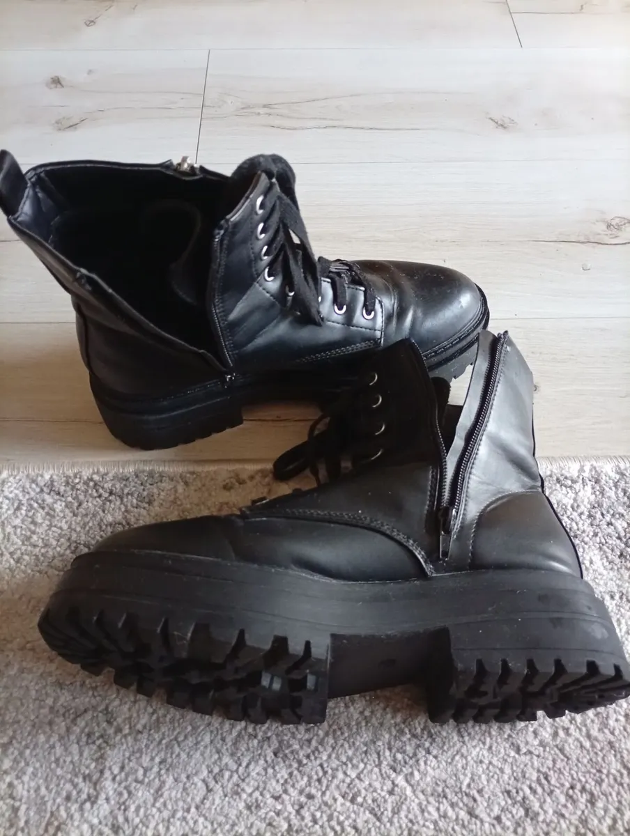 Black Boots - Image 2