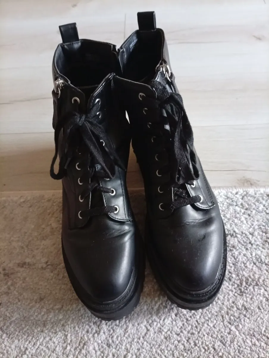 Black Boots - Image 3