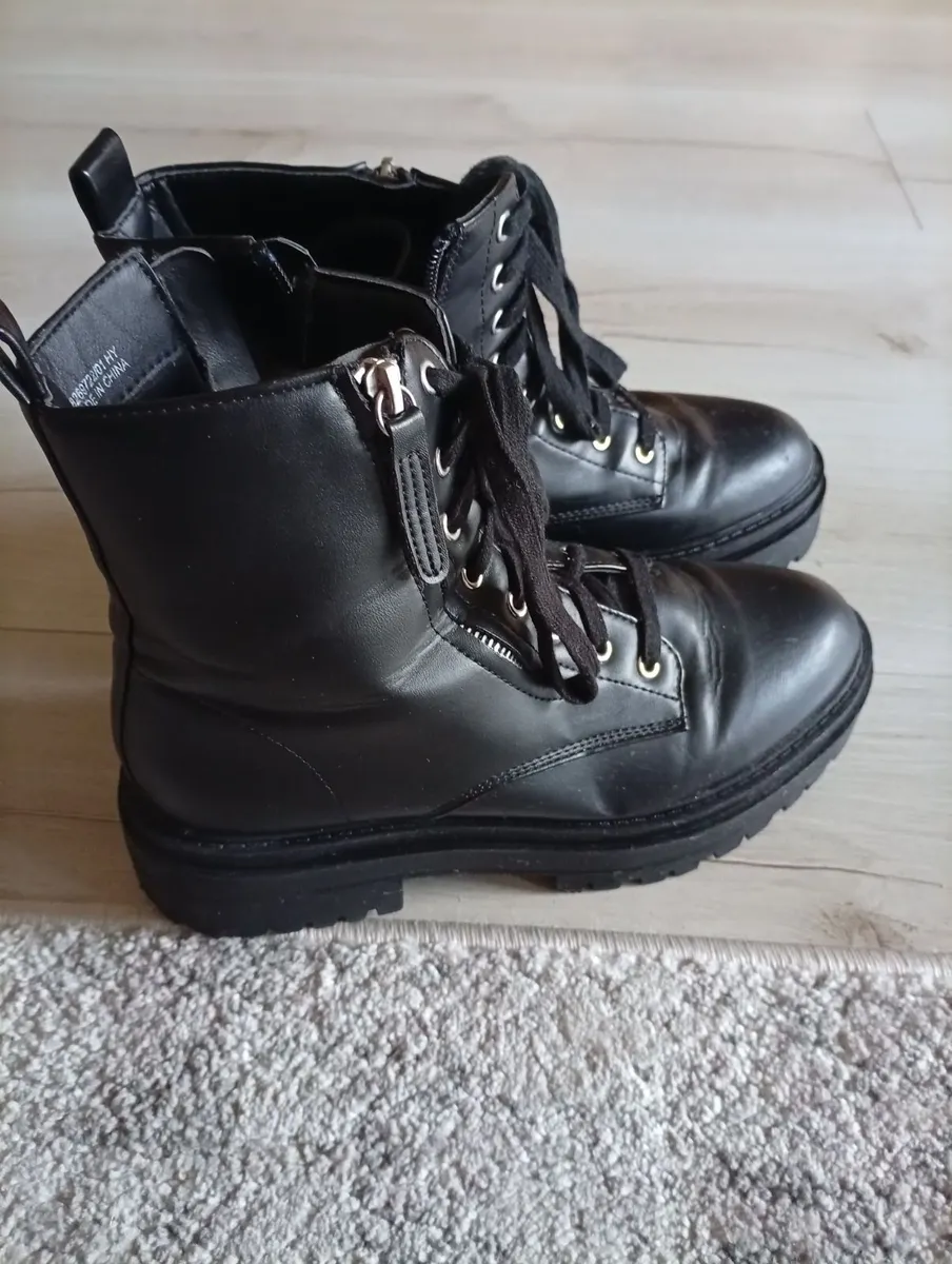 Black Boots - Image 4