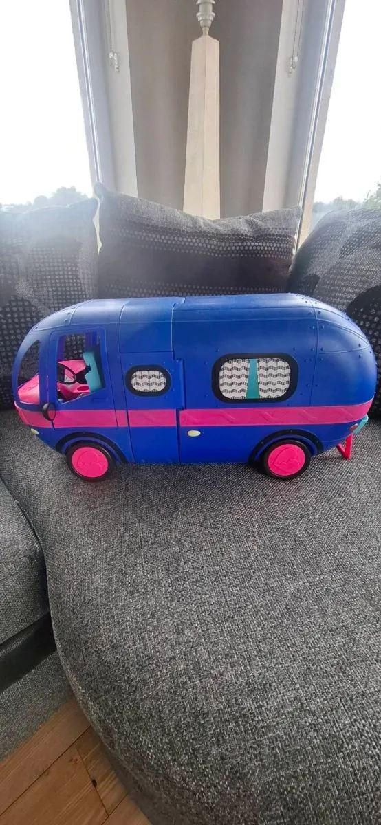 Lol blue camper van - Image 1