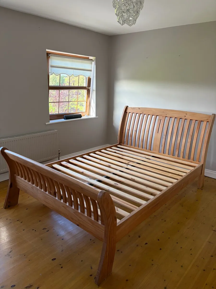Sleigh bed - Image 1