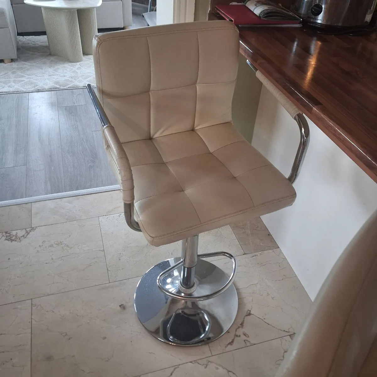 Dining room furniture - Image 1