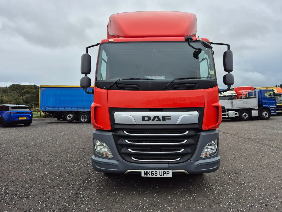 DAF CF 320 6x2 28ftx8ft high Tautliner - Image 2