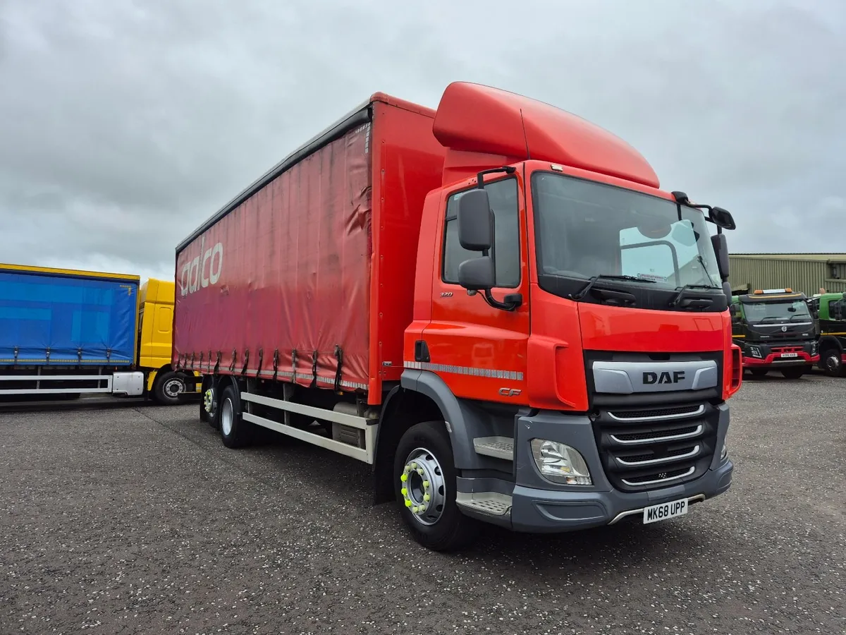 DAF CF 320 6x2 28ftx8ft high Tautliner - Image 3