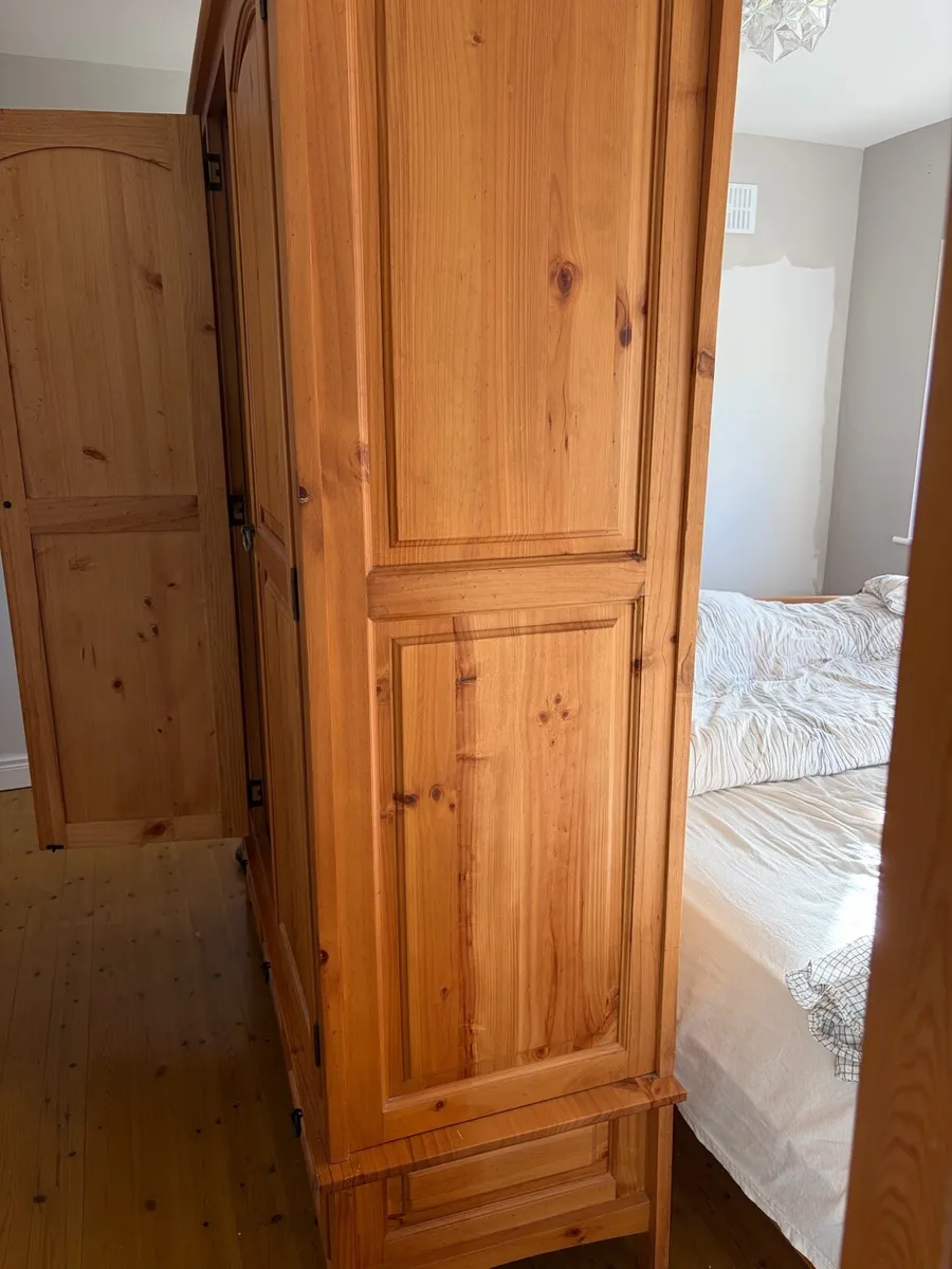 Wardrobe - Image 4
