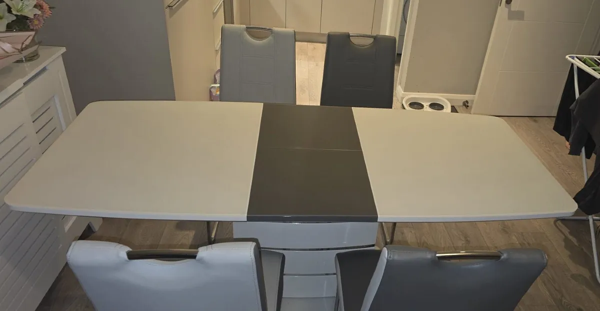 Extendable dining table - Image 3