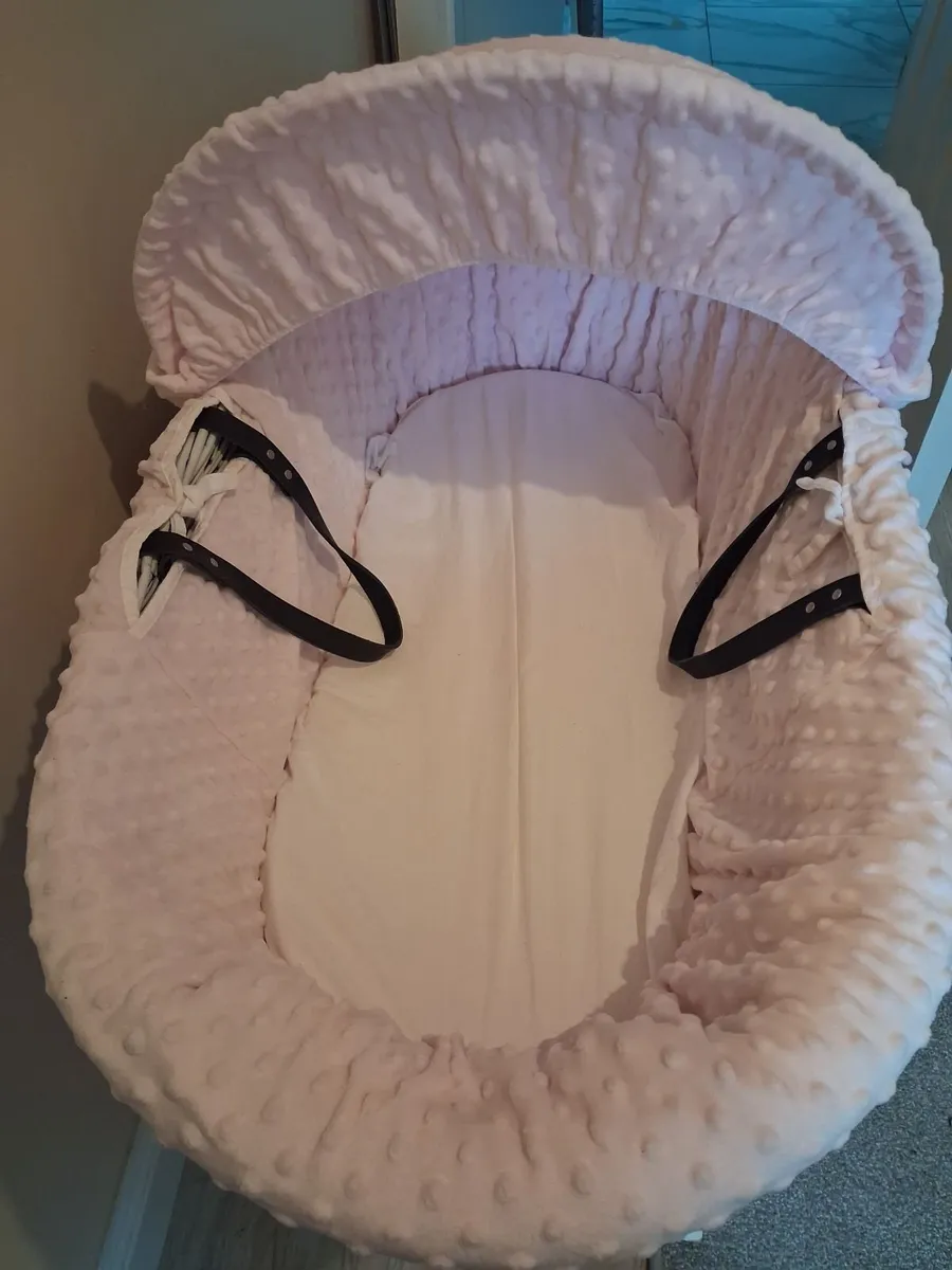 Moses basket and stand - Image 2