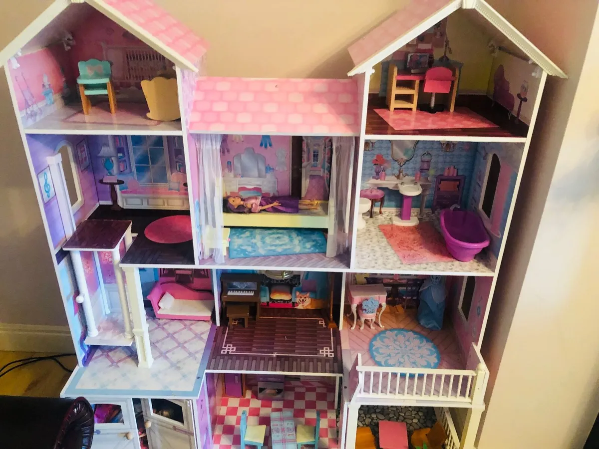 Doll house - Image 1