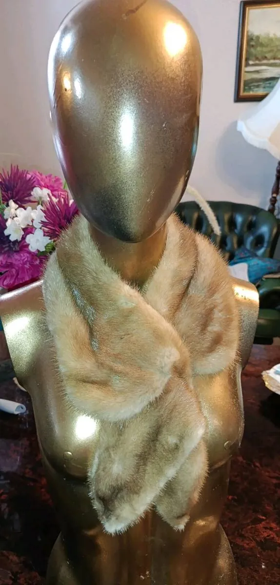 Elegant Real fur stole - Image 1