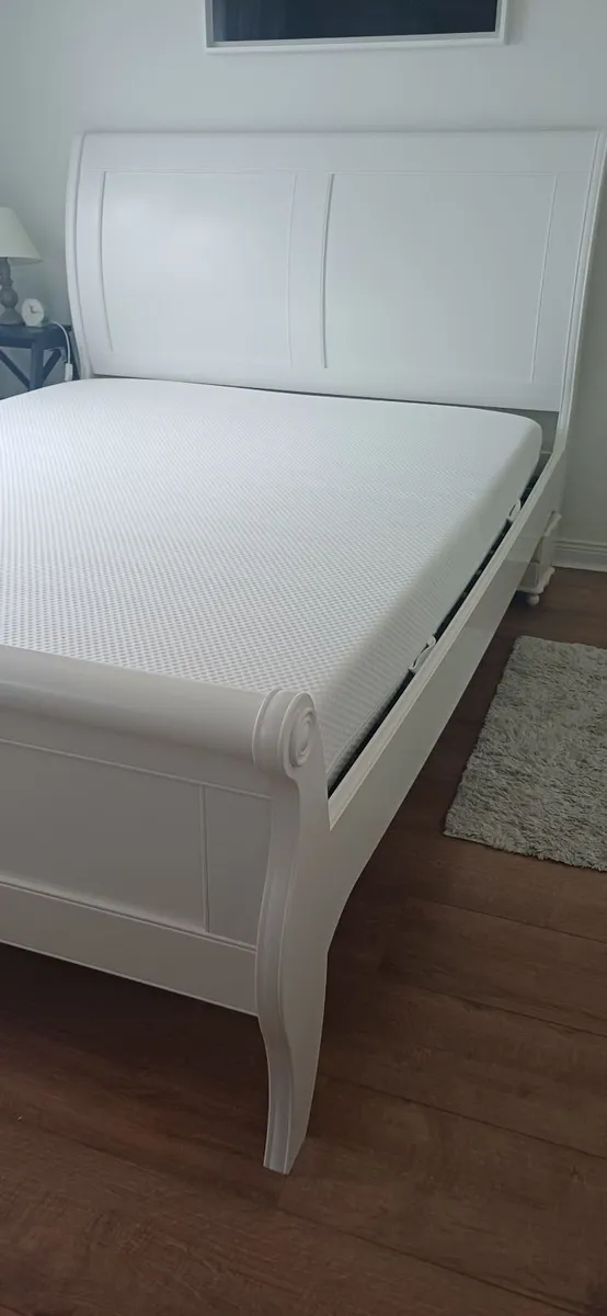 Bedroom bed - Image 3