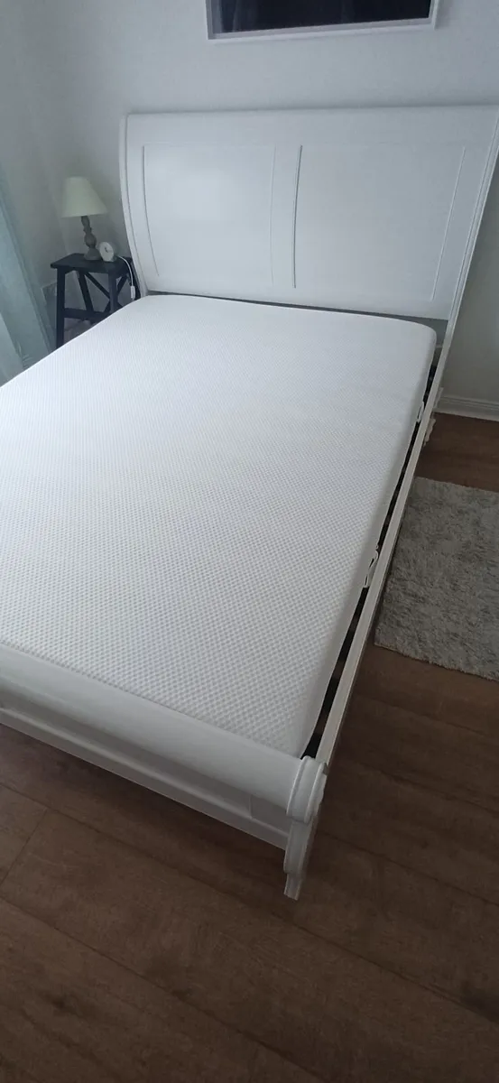 Bedroom bed - Image 1