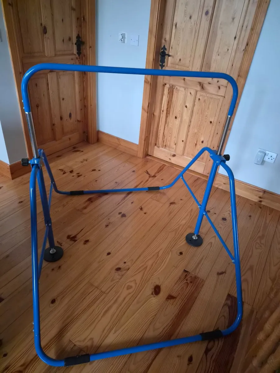 Gymnastics bars - Image 1
