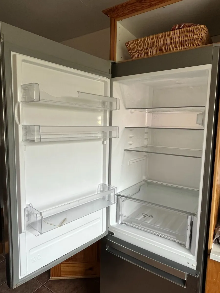 Whirlpool Fridge Freezer – Stainless Steel – 339L - Image 3