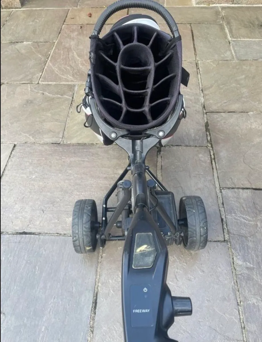 Electric trolley and golf bag - Image 4