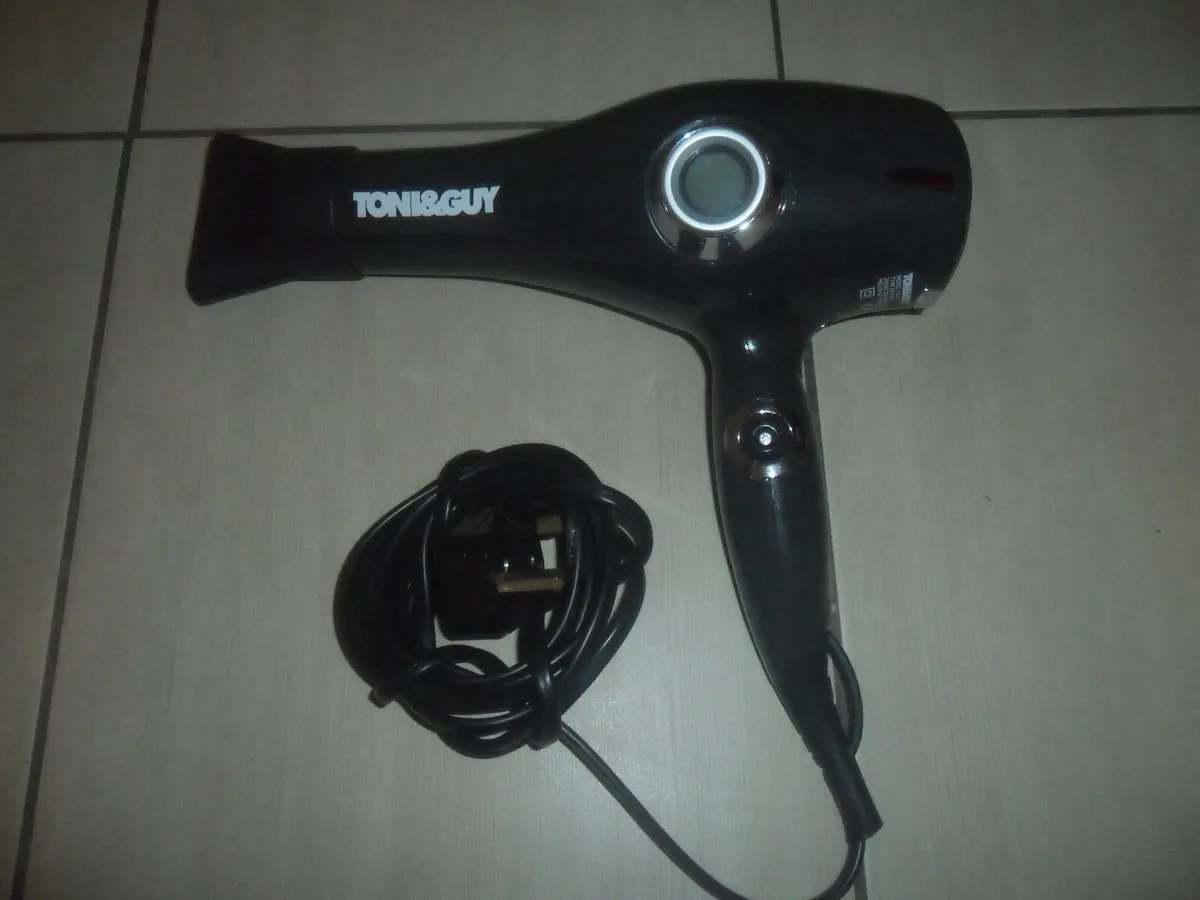 Toni & Guy hair dryer - Image 1