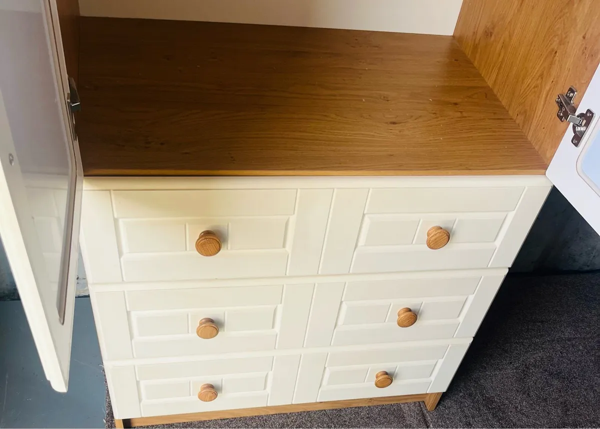 Wardrobe - Image 3