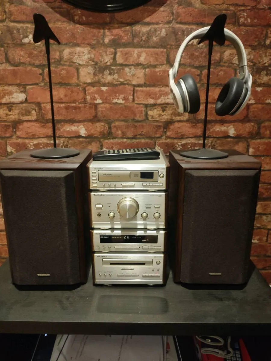 TECHNICS HI-FI SYSTEM - Image 1