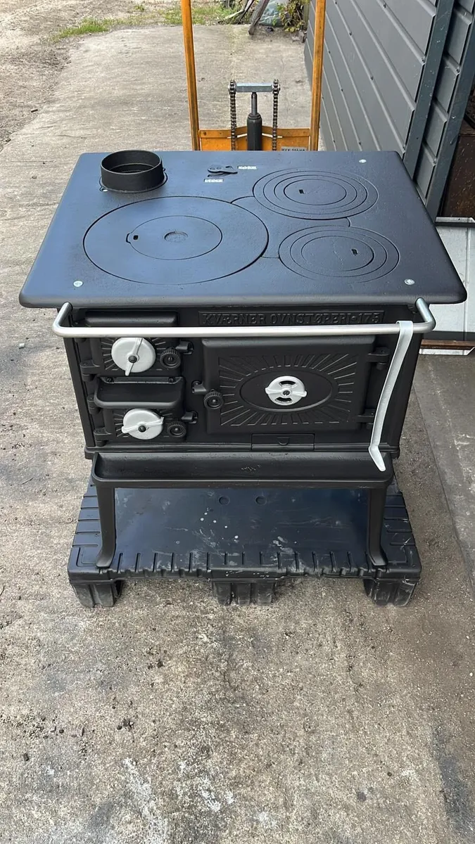 Cast Iron Stove - Image 2