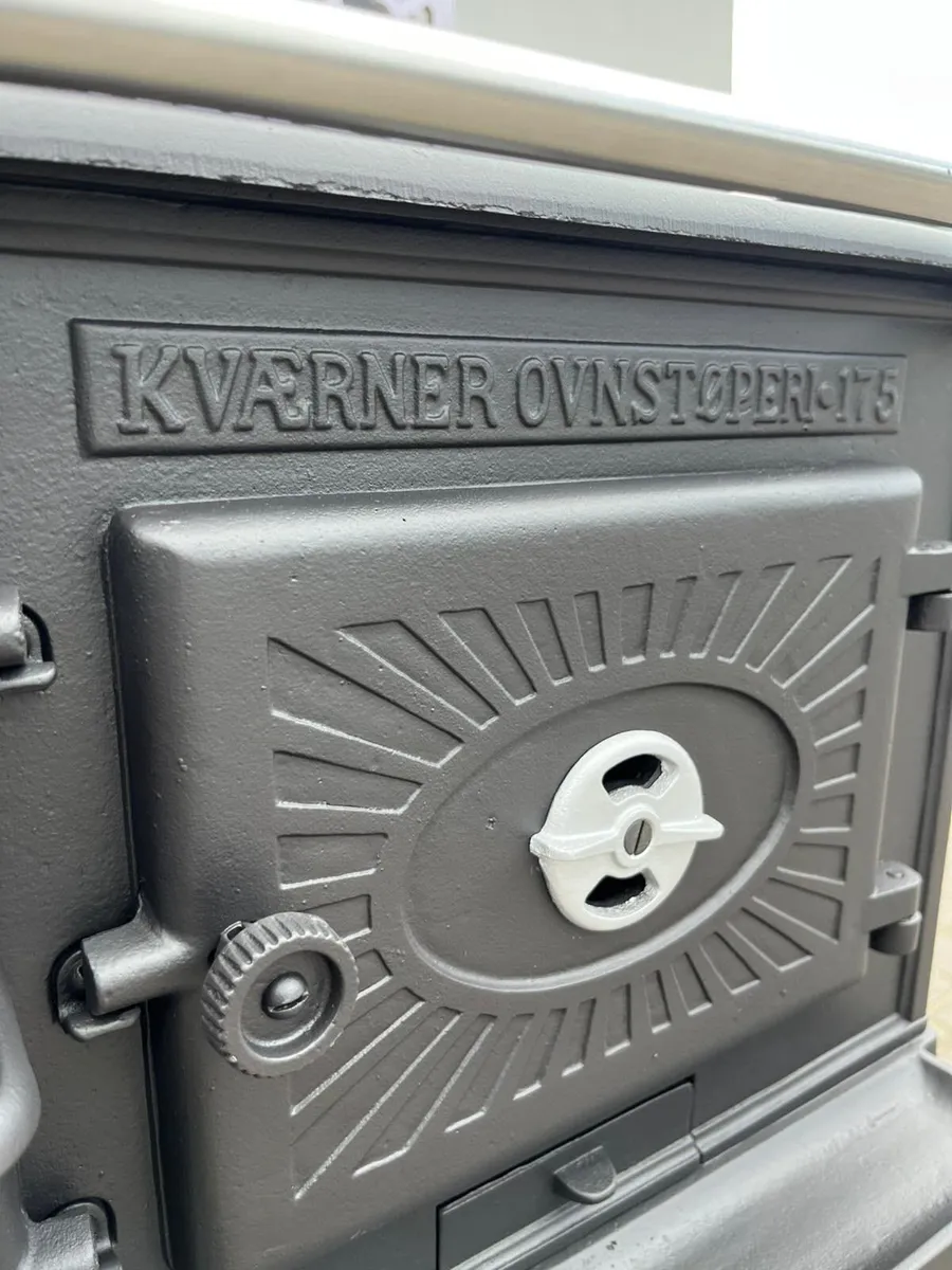 Cast Iron Stove - Image 4