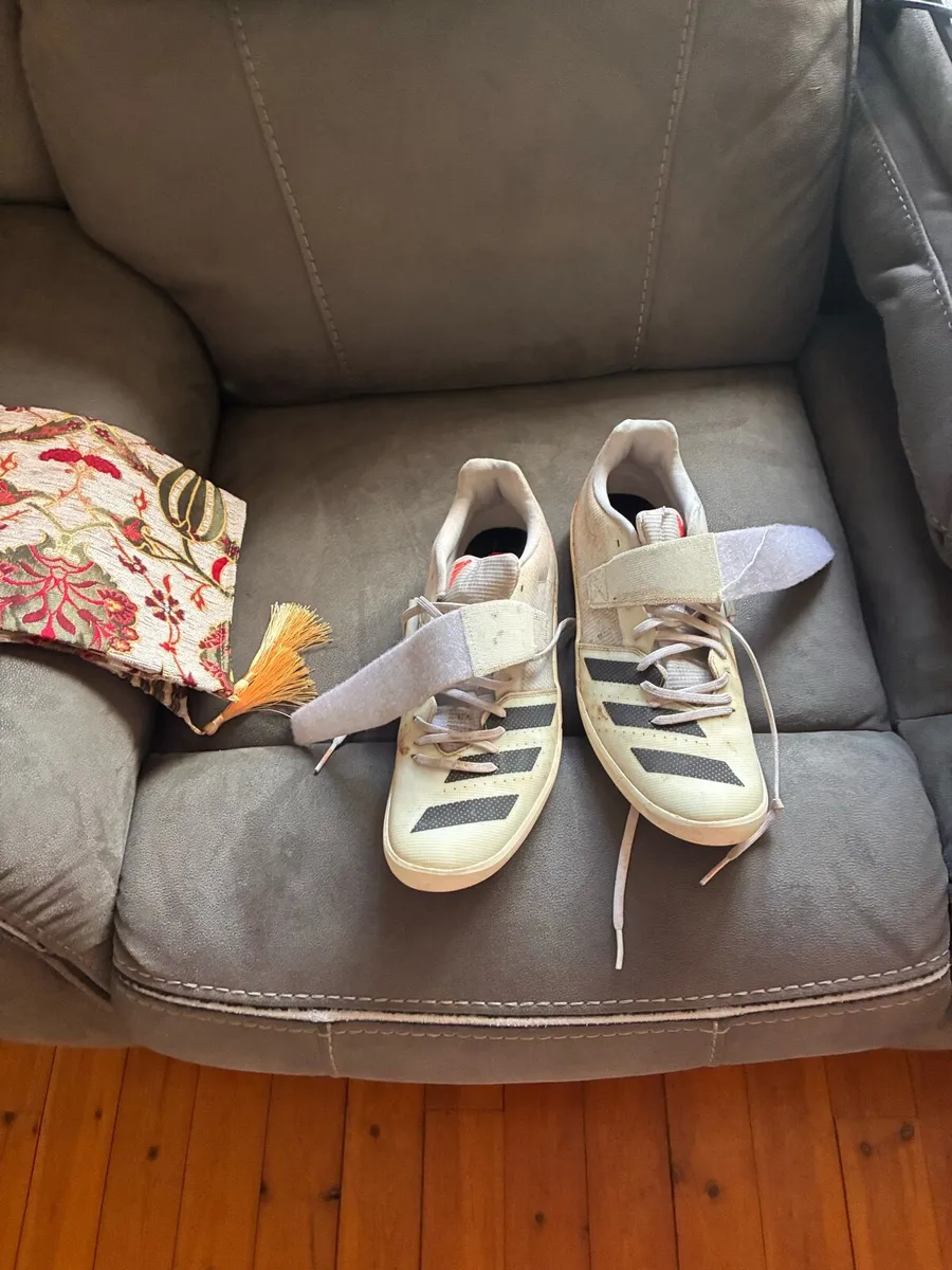 Throwing shoes - Image 2