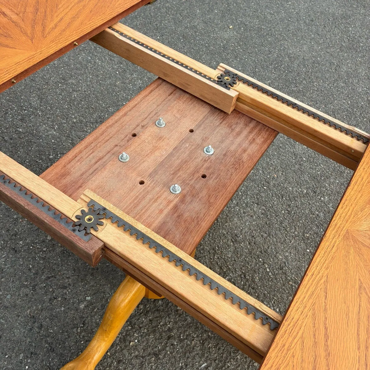 Solid extending table - Image 3
