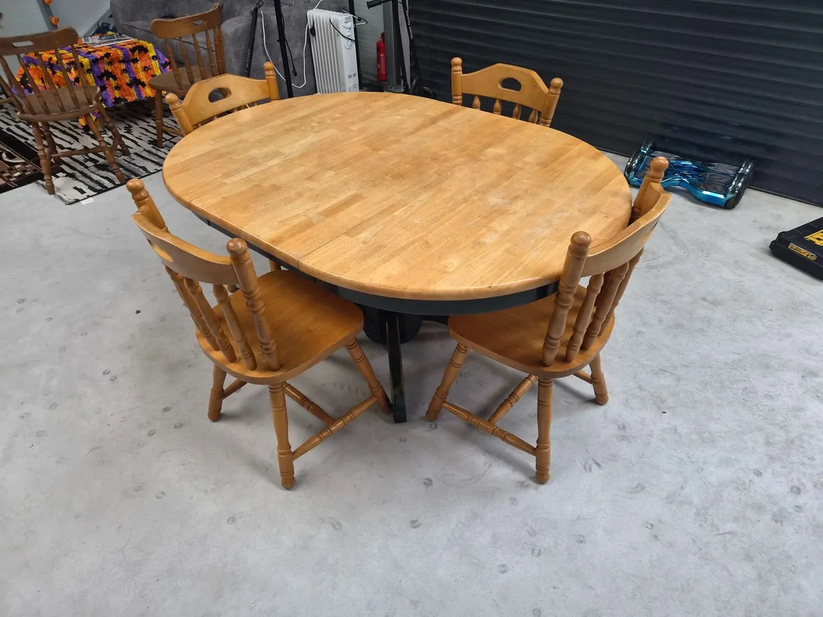 Table and Chairs - Image 4