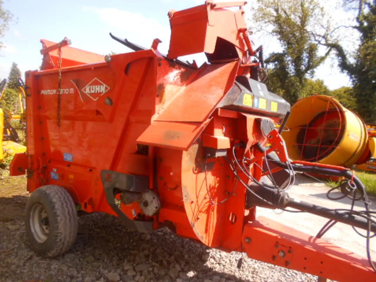 KUHN 3570M BALE SHREDDER, 2016 - Image 3