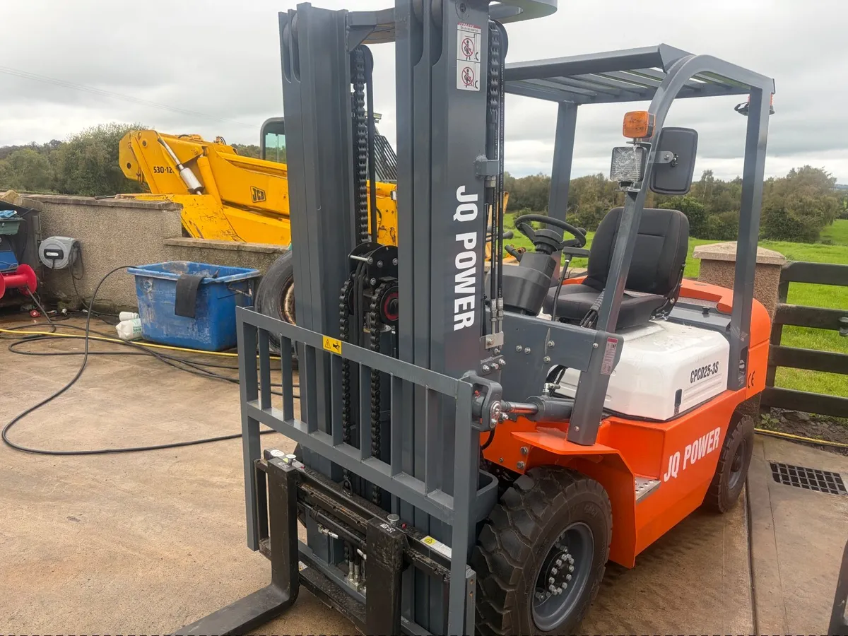 Diesel forklifts 2.5,3,3.5,5 ton available - Image 3
