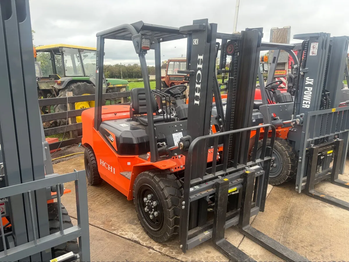 Diesel forklifts 2.5,3,3.5,5 ton available - Image 4