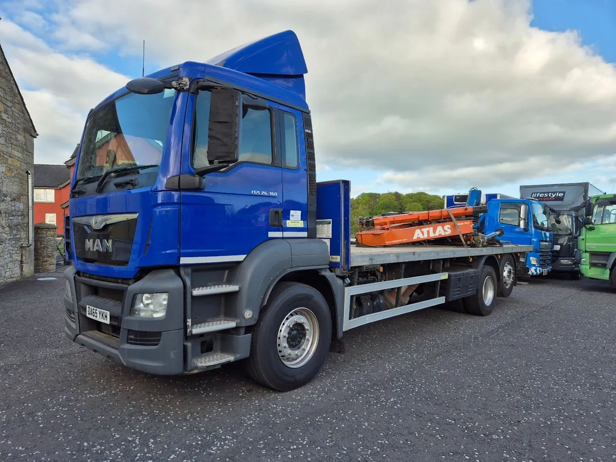 MAN TGS 26.360 6x2 r/lift 26ft flat Moffat Bracket - Image 1