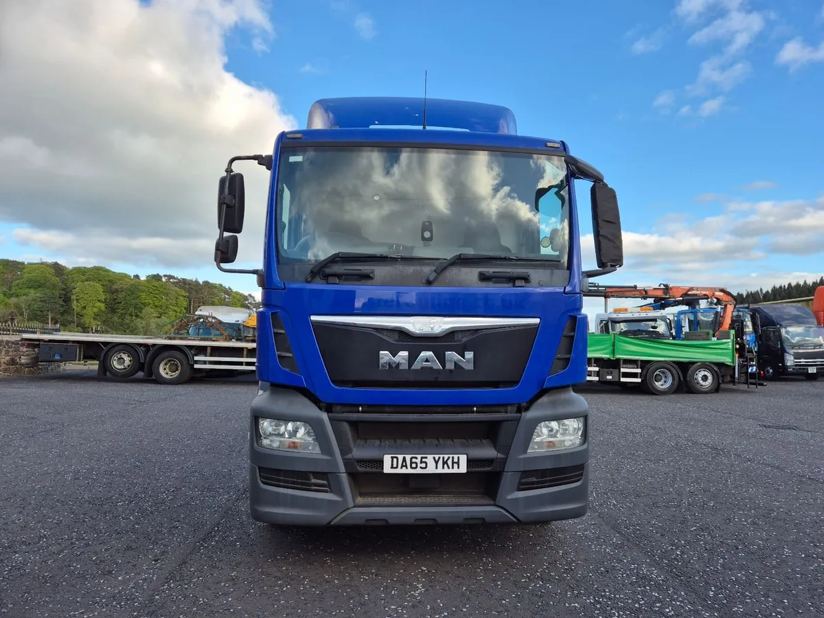 MAN TGS 26.360 6x2 r/lift 26ft flat Moffat Bracket - Image 3