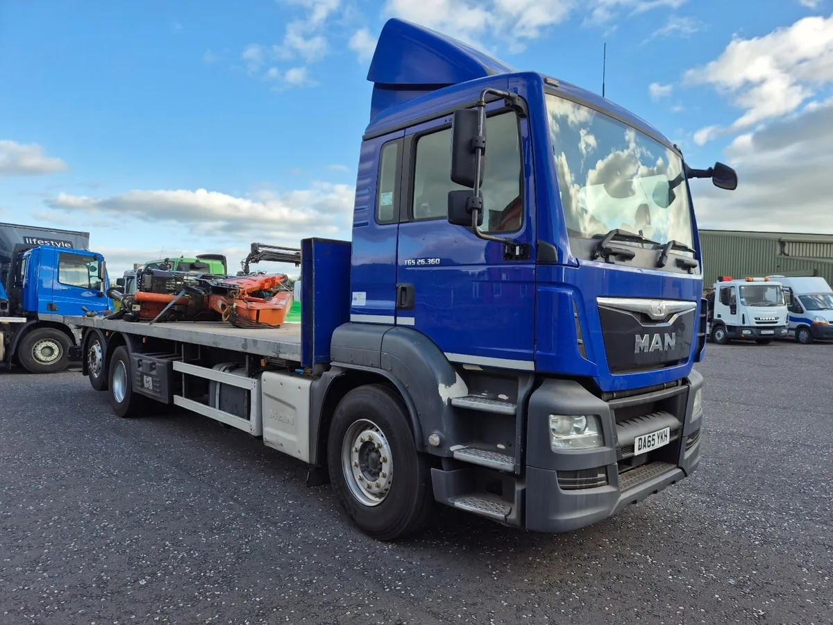 MAN TGS 26.360 6x2 r/lift 26ft flat Moffat Bracket - Image 2
