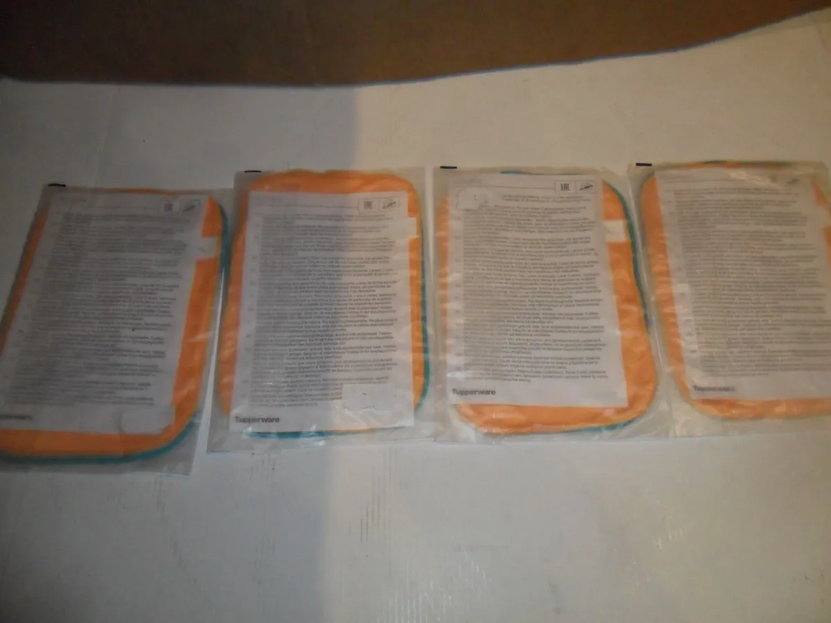 Tupperware microfiber eyeglass towel - Image 2
