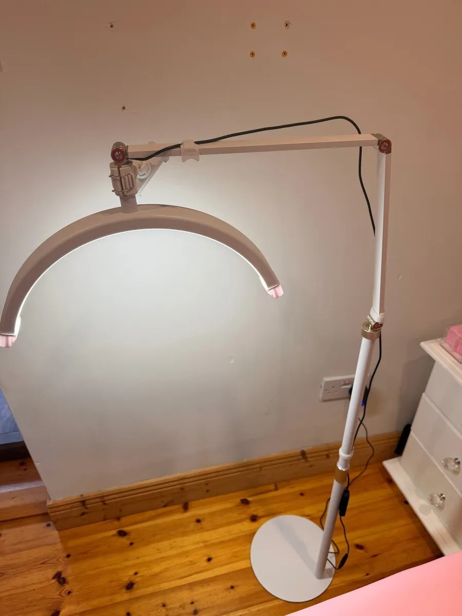 Beauticians half moon floor standing lamp - Image 1