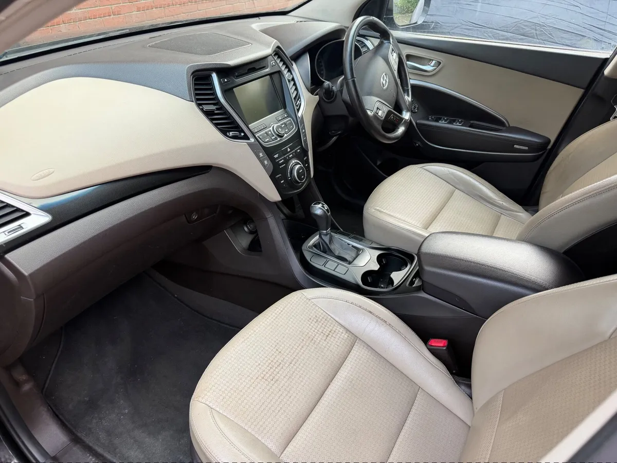 Hyundai Santa Fe 2013 2.2 auto breaking - Image 3
