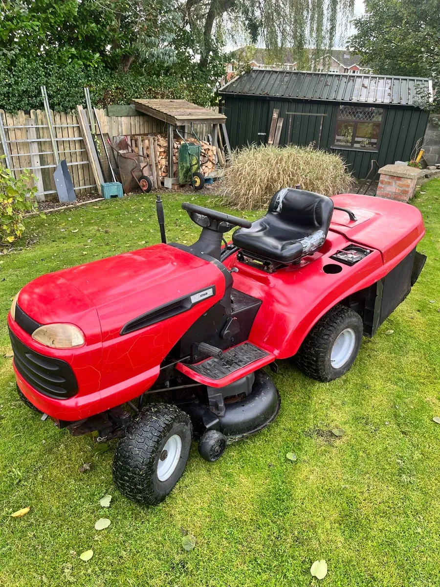 Ride on lawnmower - Image 1