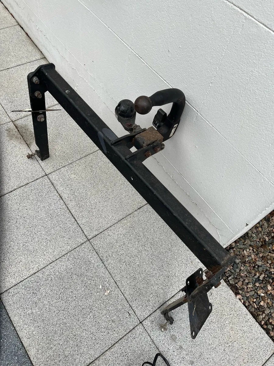 Tow bar - Image 1