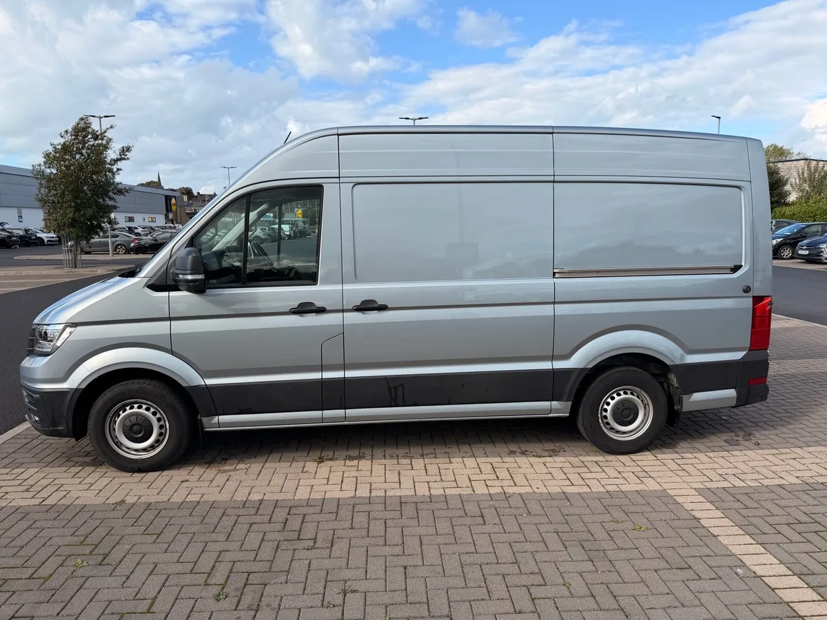 2025 VW Crafter Highline 177 HP Auto - MWB H/R - Image 4