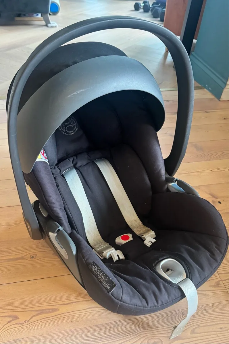 Cybex Cloud Z iSize car seat - Image 1