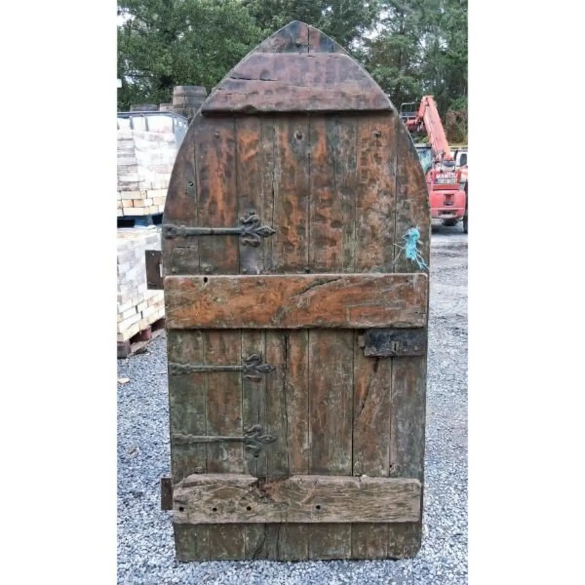 Gothic Style Timber Door KAS1408 - Image 2