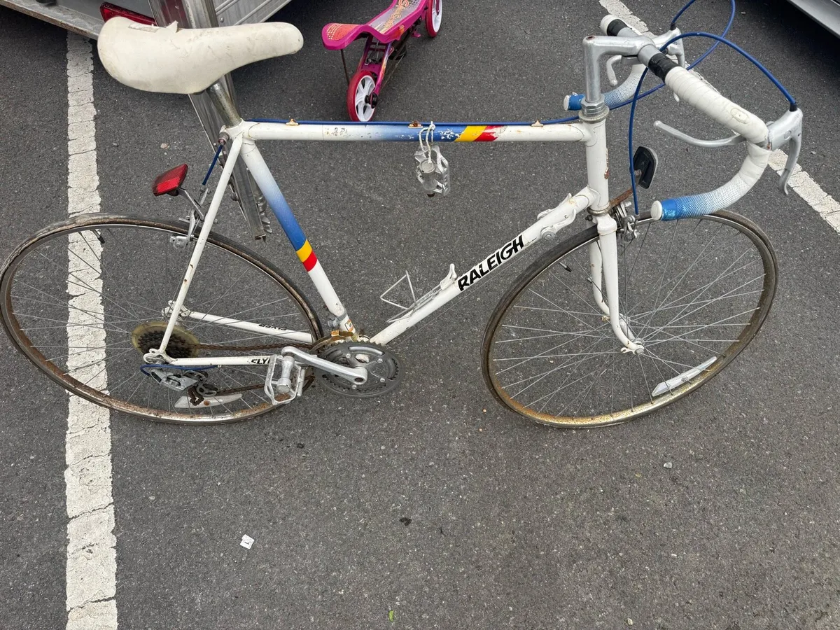 Selection of vintage Racing bikes - Image 2