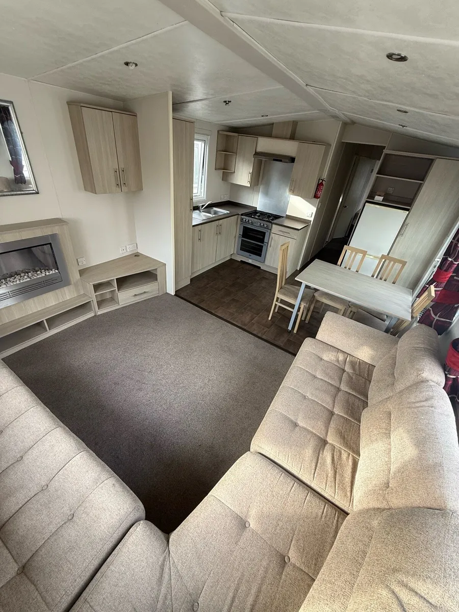 Victory 37-12 3 bedrooms At TPS caravan sales - Image 3