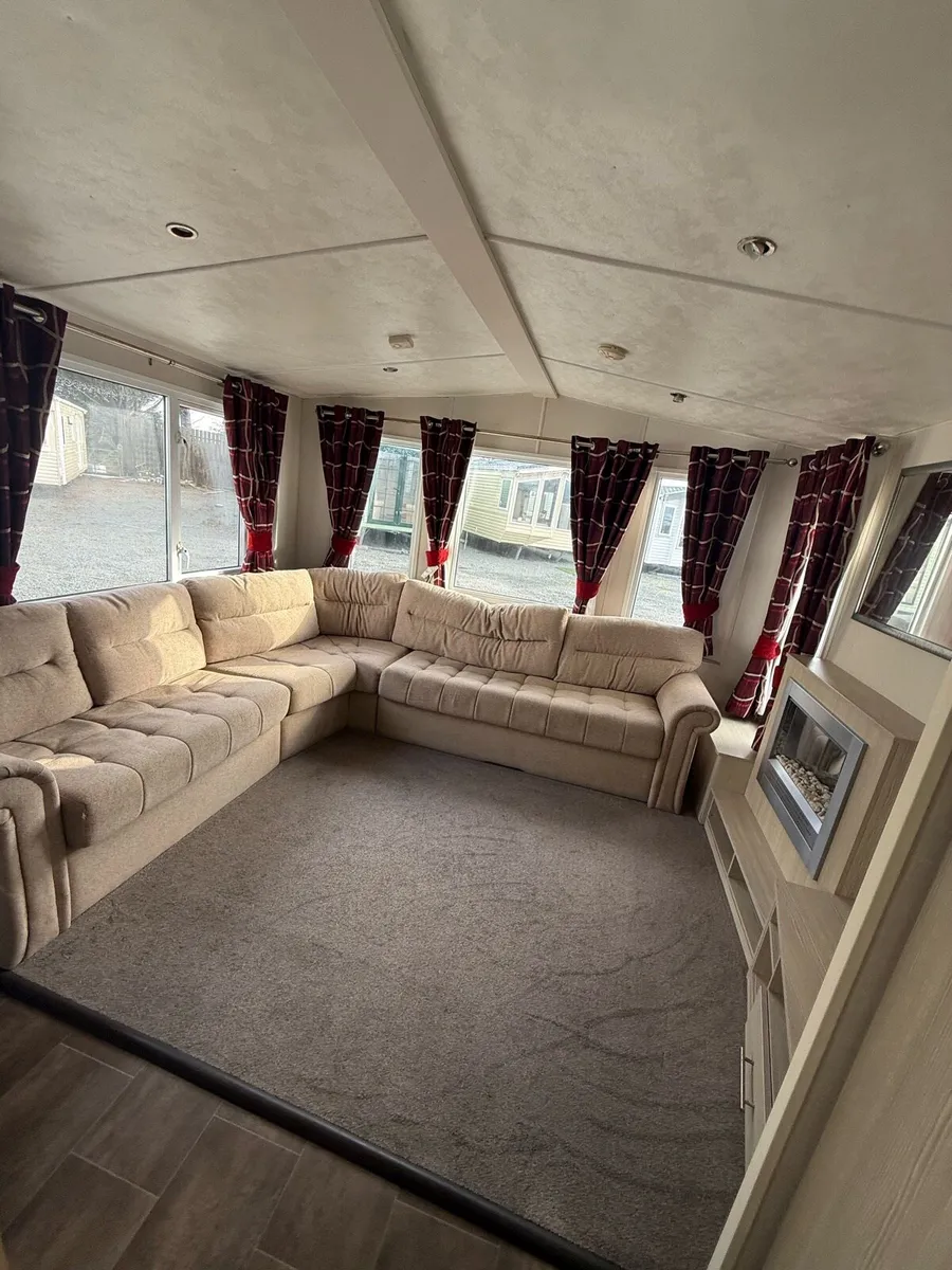 Victory 37-12 3 bedrooms At TPS caravan sales - Image 4