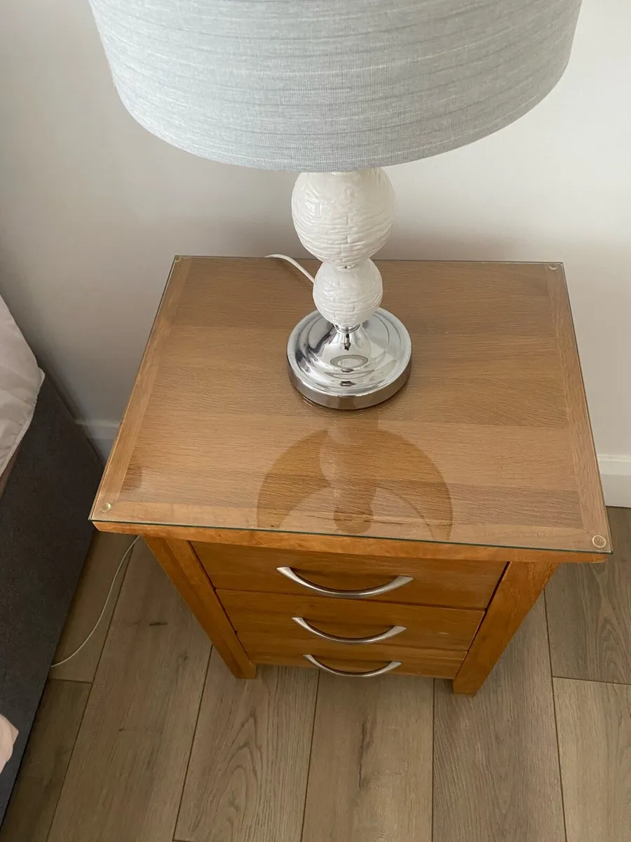 Oak bedside lockers - Image 1