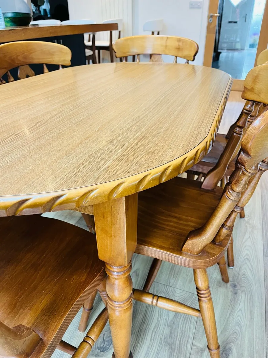 Table and chairs - Image 2