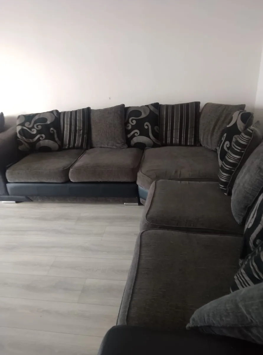 L shape sofa - Image 1