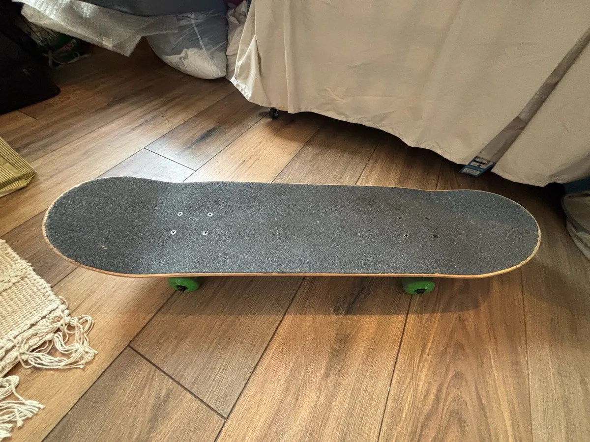 Skateboard - Image 1