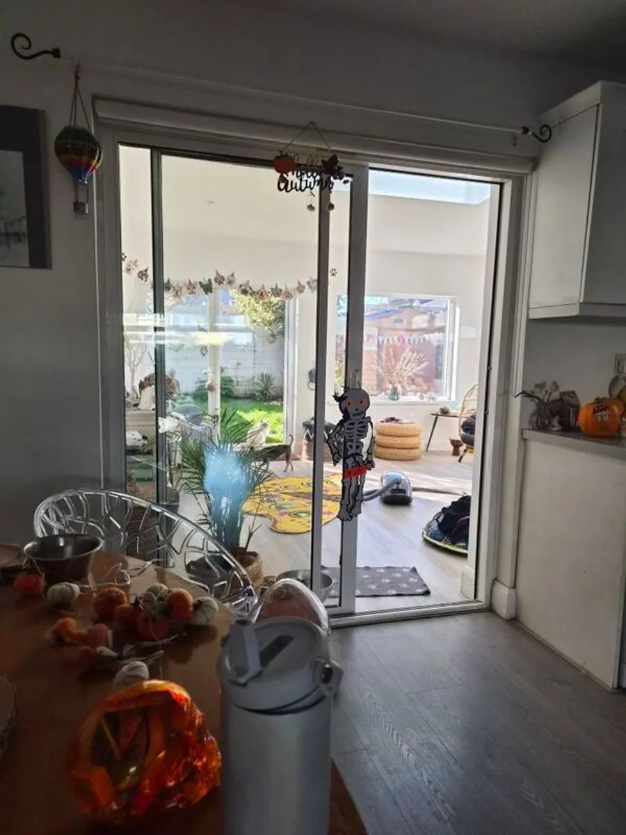 Sliding door - Image 1