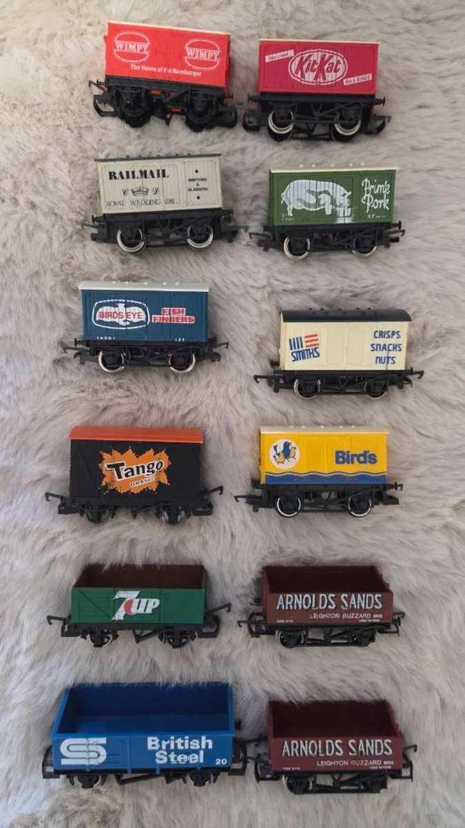 Hornby Wagons and Accessory Packs - Image 2
